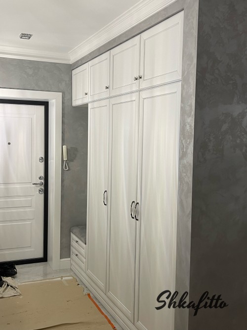 Распашной шкаф в прихожую